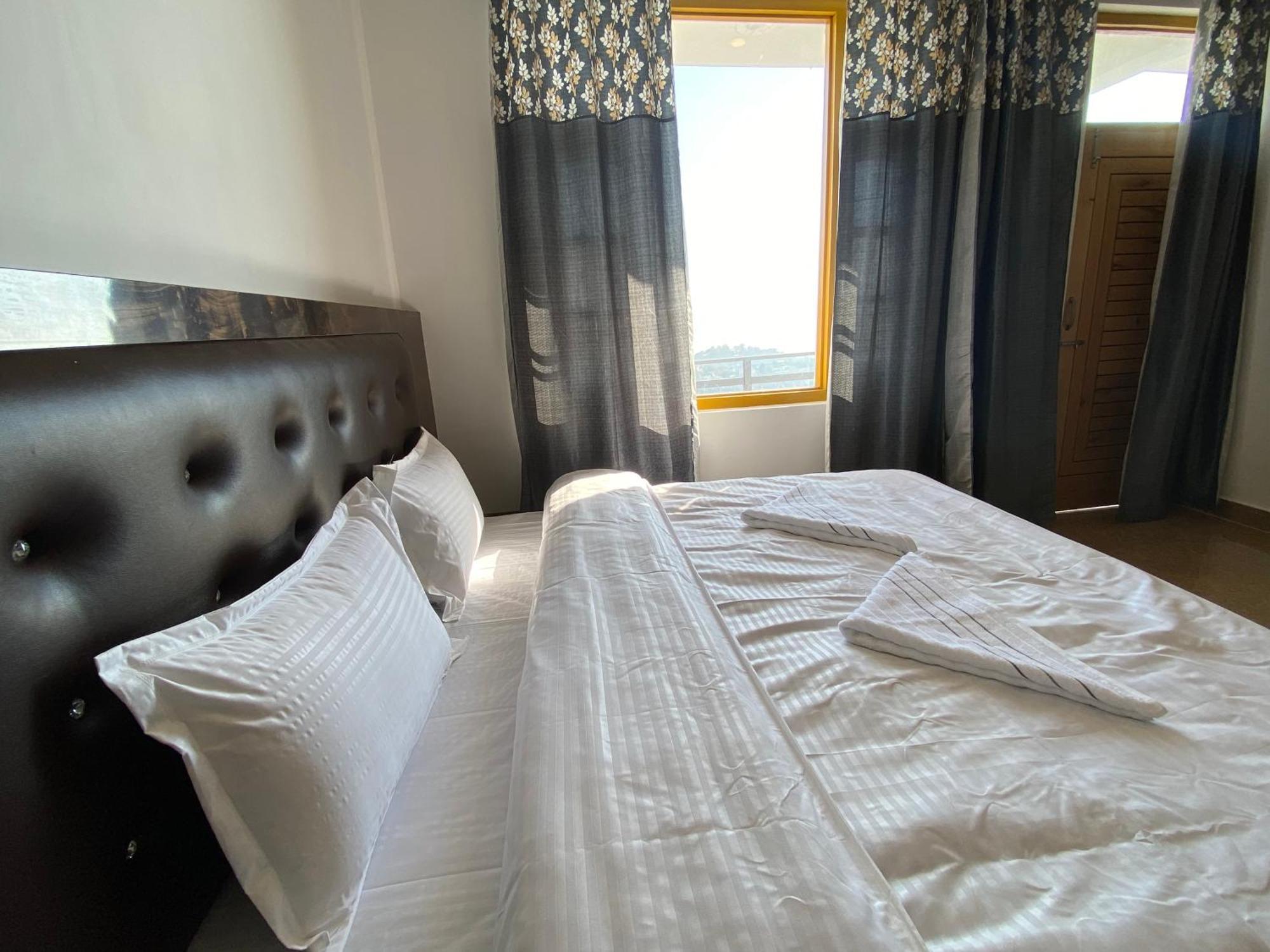 Redeem Cafe & Homestay Маклеод-Гандж Екстер'єр фото